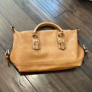 Urban Expressions
Bianca Buckle-Detail Satchel